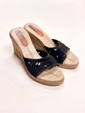 HYPE Y2K Wedge Sandals Women's 7 Black Floral Cutout Canvas Espadrille Rope Heel